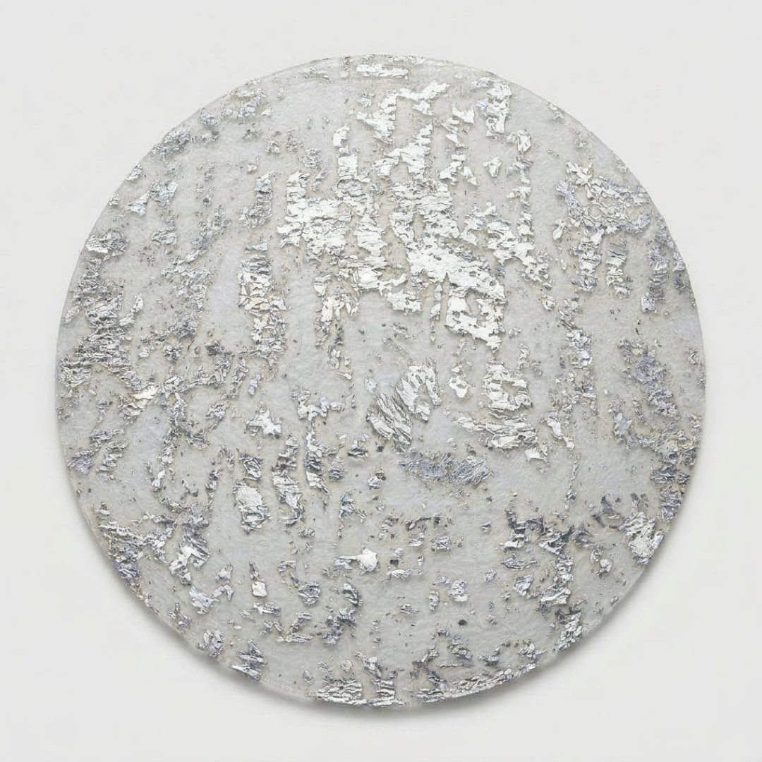 Shimmering Foil Placemats for Effortless Cleanup