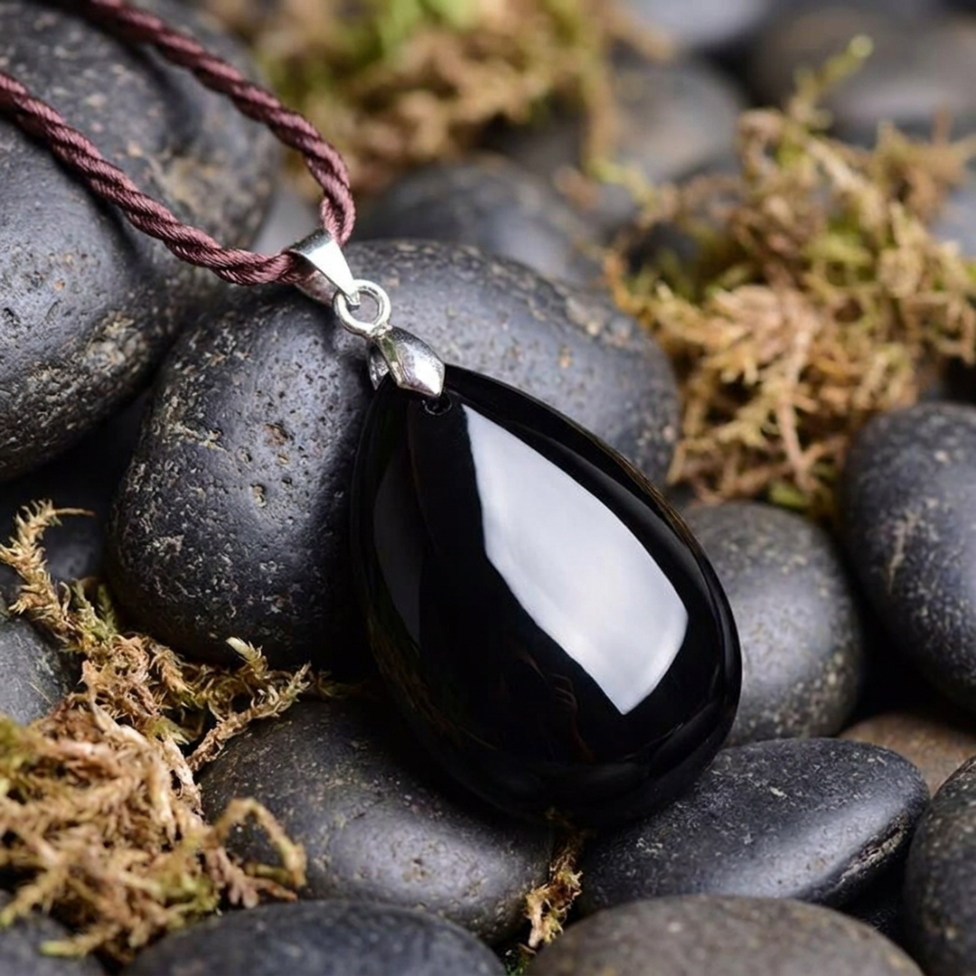 Obsidian Teardrop Necklace – Effortless Everyday Style
