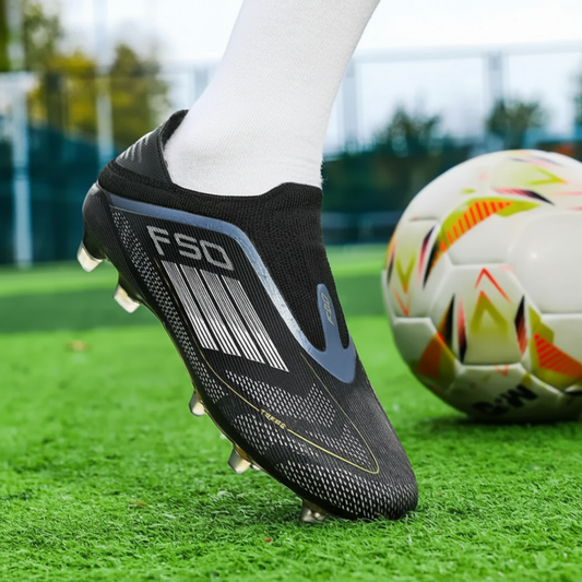 Ghete de fotbal pentru orice suprafață, cu aderență sigură