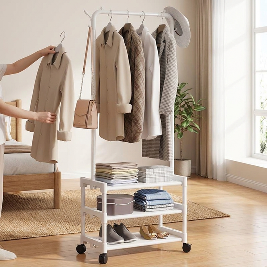 Rollbarer Kleiderständer für einfachen Outfit-Zugang