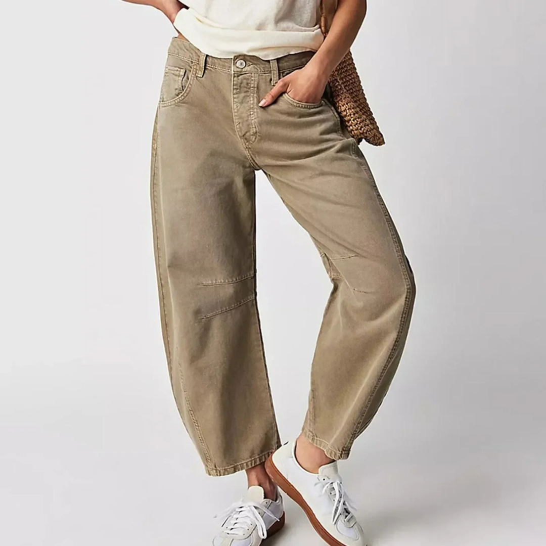 Women's Barrel Jeans with Wide Legs and a Low Waist