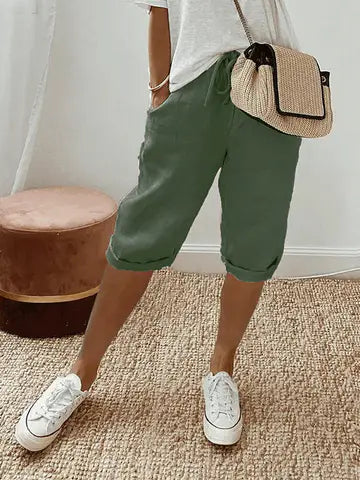 Women's Three-Quarter Trousers with Elastic Waist and Side Pockets