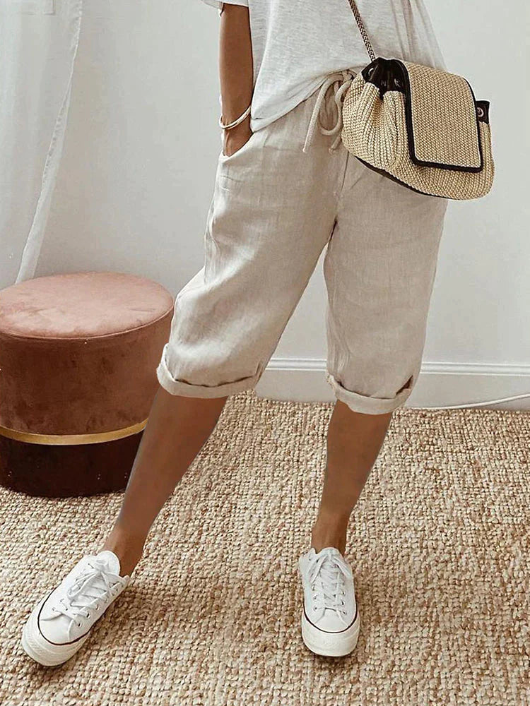 Women's Three-Quarter Trousers with Elastic Waist and Side Pockets