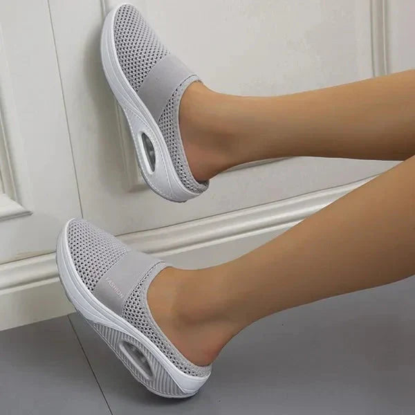 Women's Slip-on Slippers with Textured Sole and Wide Bandage