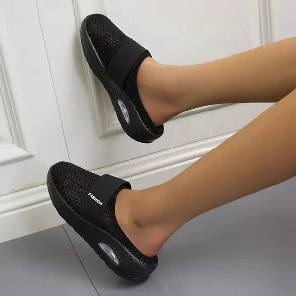 Women's Slip-on Slippers with Textured Sole and Wide Bandage